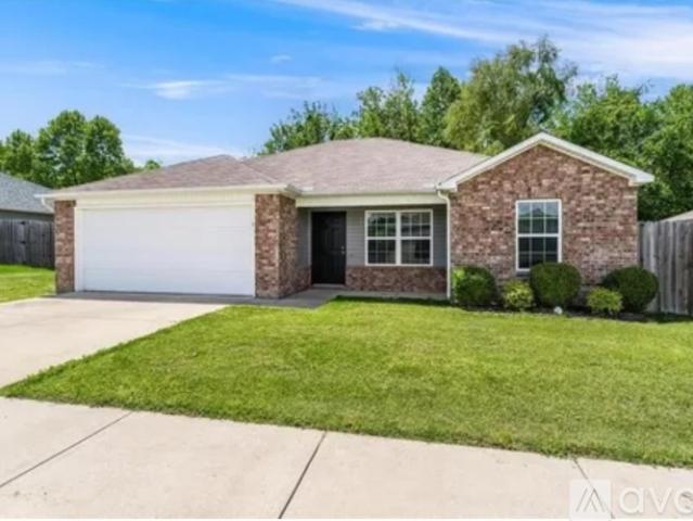 3 BR, 2 BA Apartment 1199 South Splash Drive, Fayetteville, AR 72701