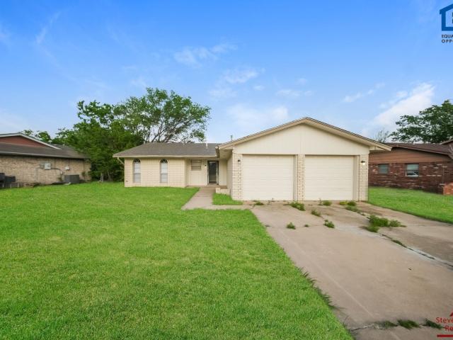 3 BR, 2 BA Apartment 119 SE Surrey Ln, Lawton, OK 73501