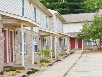 3 BR, 2 BA Apartment 1200 S Rolling Ridge Way Unit 1674, Bloomington, IN 47403