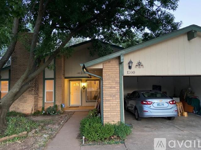 3 BR, 2 BA Apartment 1200 Val Genes Road, Edmond, OK 73003