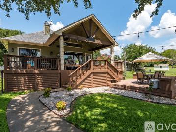 3 BR, 2 BA Apartment 120 Excalibur Cir, Mabank, TX 75156