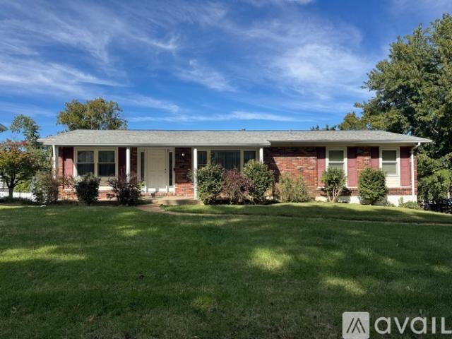 3 BR, 2 BA Apartment 1211 Fieldhurst Drive, Ballwin, MO 63011