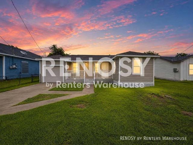 5 BR, 2 BA Apartment 121 Lake Road, La Marque, TX 77568