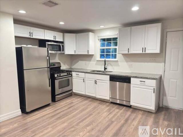 3 BR, 2 BA Apartment 122 Oak St, Stafford, TX 77477