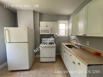 3 BR, 2 BA Apartment 127 Myrtle Ave, Jersey City, NJ 07305