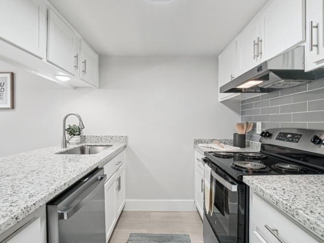 3 BR, 2 BA Apartment 12435 North 28th Drive Unit N N12, Phoenix, AZ 85029