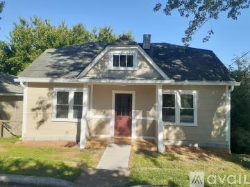 3 BR, 2 BA Apartment 124 Lawrence St, Canton, NC 28716