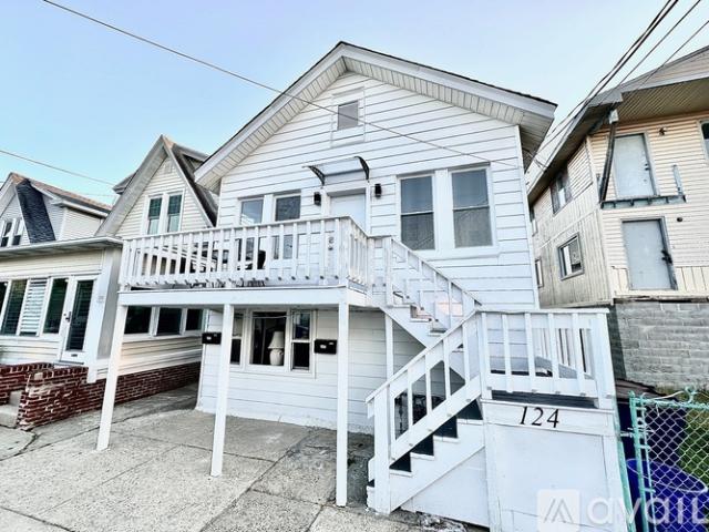 3 BR, 2 BA Apartment 124 North Portland Avenue, Ventnor City, NJ 08406