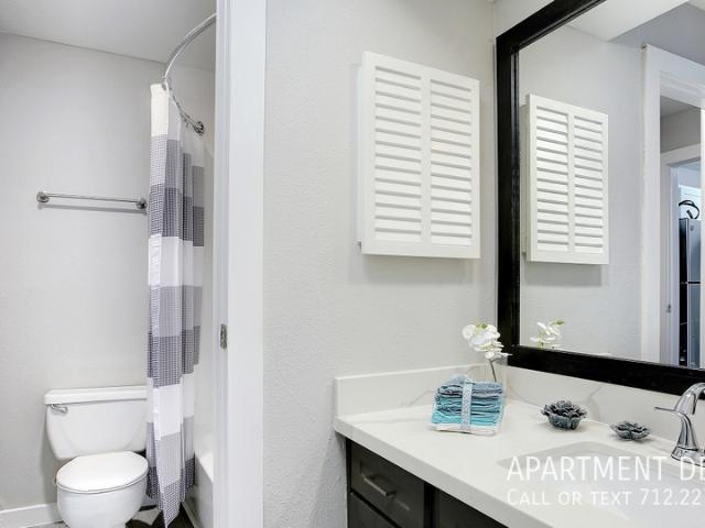 3 BR, 2 BA Apartment 12516 S Green DrÂ, Houston, TX 77034