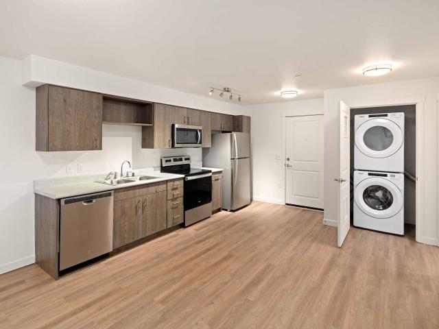 3 BR, 2 BA Apartment 12548 Lake City Way Northeast Unit P102, Seattle, WA 98125