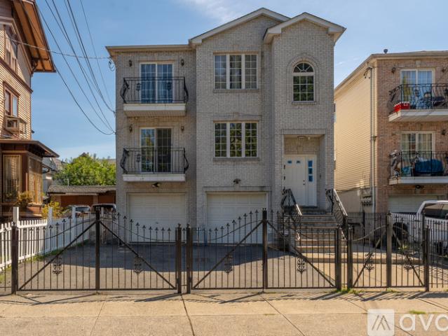 3 BR, 2 BA Apartment 128 130 Lincoln Avenue, Unit 3, Newark, NJ 07104