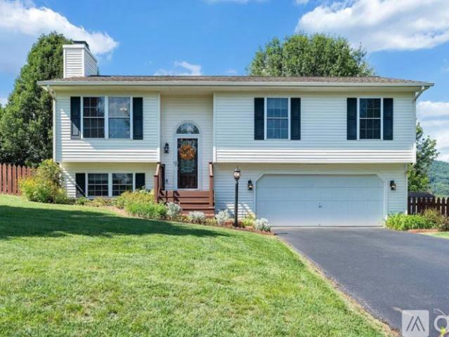 3 BR, 2 BA Apartment 133 Gala Drive, Roanoke, VA 24019