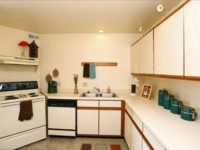 3 BR, 2 BA Apartment 1300 Eco Park Drive Unit 720 12, DeKalb, IL 60115