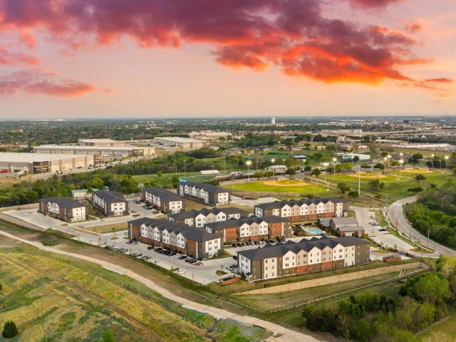 3 BR, 2 BA Apartment 1300 Wooded Lake Drive Unit 4307, Mesquite, TX 75150