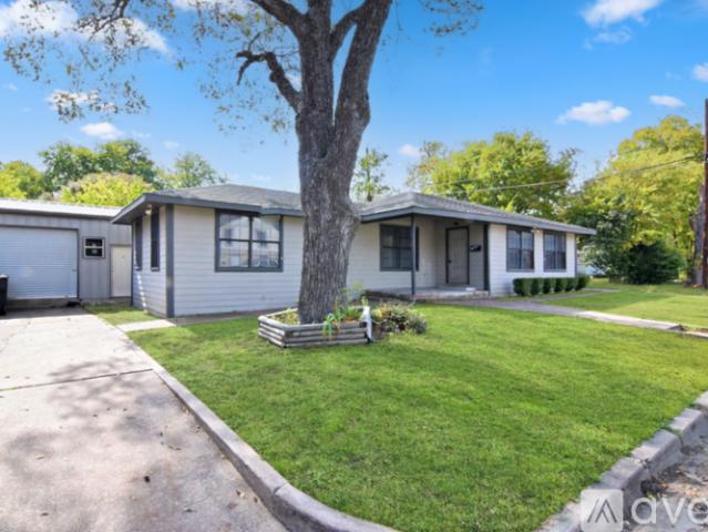 3 BR, 2 BA Apartment 1309 W Avenue D, Temple, TX 76504