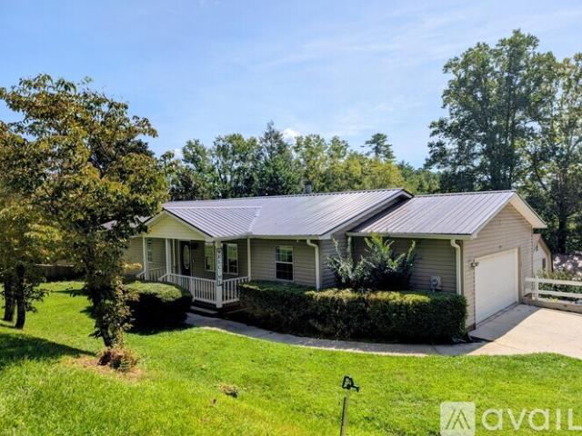 3 BR, 2 BA Apartment 130 Hillside Dr, Clayton, GA 30525