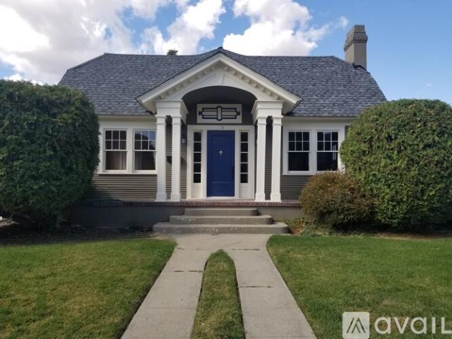 3 BR, 2 BA Apartment 130 South Emerson Avenue, Wenatchee, WA 98801