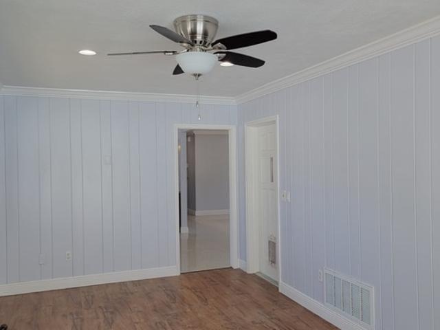 3 BR, 2 BA Apartment 1310 Bayview Drive, Clearwater, FL 33756