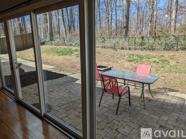 3 BR, 2 BA Apartment 13157 Madonna Ln, Fairfax, VA 22033