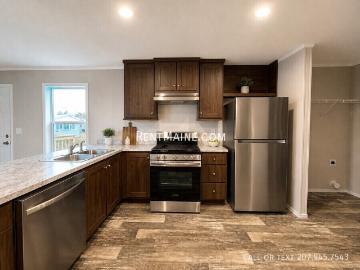 3 BR, 2 BA Apartment 131 D St Pittsfield, ME 04967