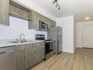 3 BR, 2 BA Apartment 13300 Southeast Eastgate Way Unit 330, Bellevue, WA 98005
