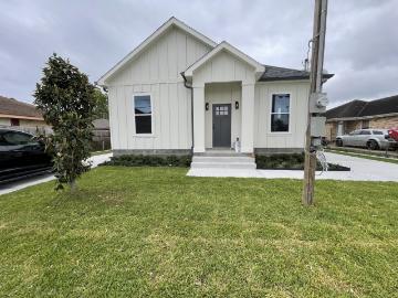 3 BR, 2 BA Apartment 1333 Angela St, Arabi, LA 70032
