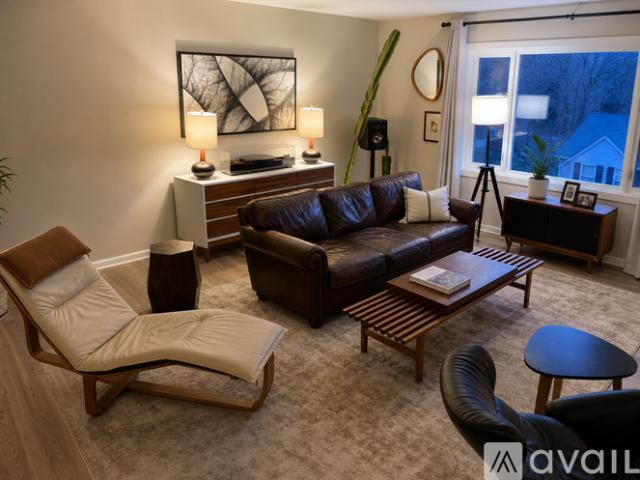3 BR, 2 BA Apartment 13360 West Bluemound Road, Unit 4, Elm Grove, WI 53122