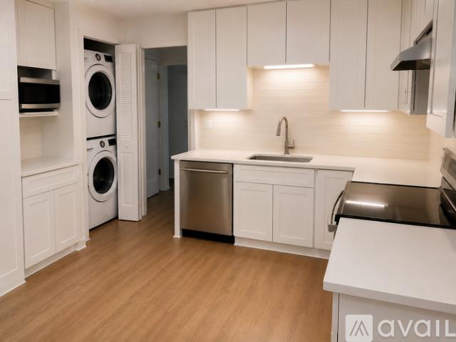 3 BR, 2 BA Apartment 13360 West Bluemound Road, Unit 1, Elm Grove, WI 53122