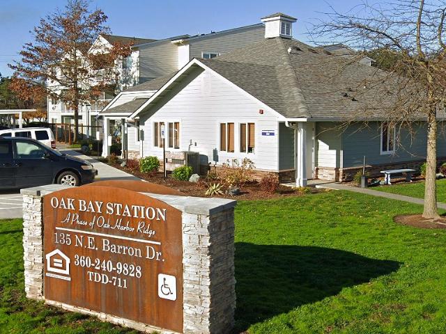 3 BR, 2 BA Apartment 135 NE Barron Drive, Oak Harbor, WA 98277