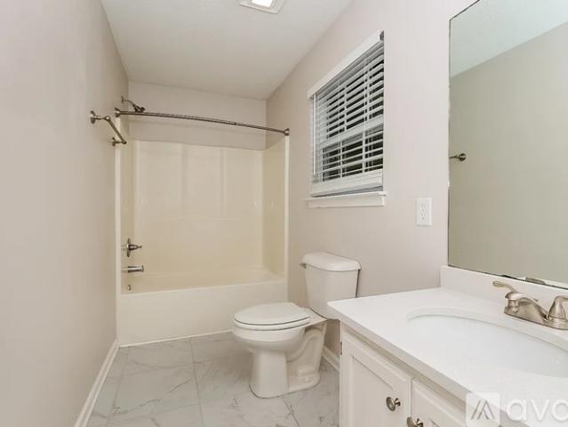 3 BR, 2 BA Apartment 13815 South 41st Way, Phoenix, AZ 85044