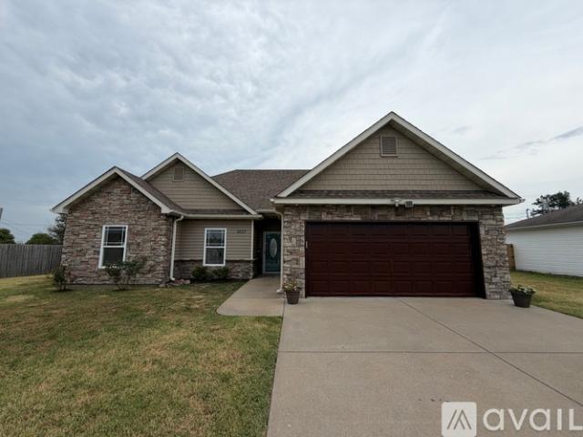 3 BR, 2 BA Apartment 2427 S Indiana Ave, Joplin, MO 64804