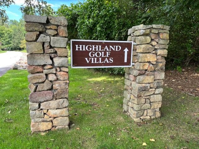 3 BR, 2 BA Apartment 242 Highland Golf Drive, Flat Rock, NC 28731