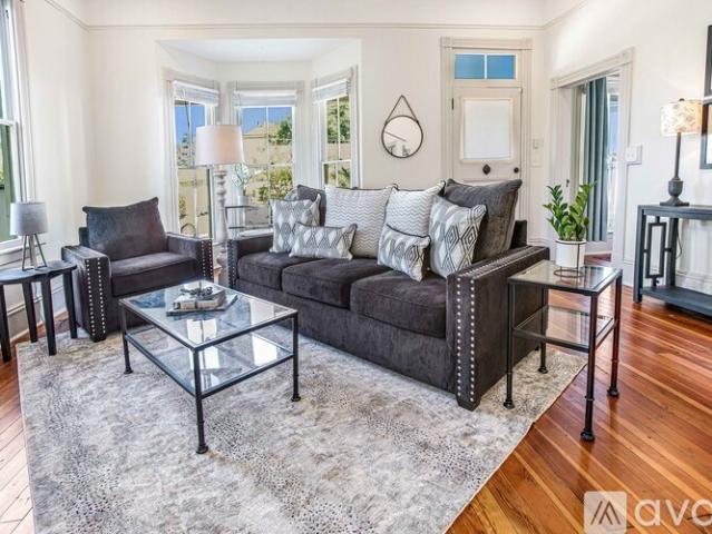 3 BR, 2 BA Apartment 2506 Jefferson St, Savannah, GA 31401