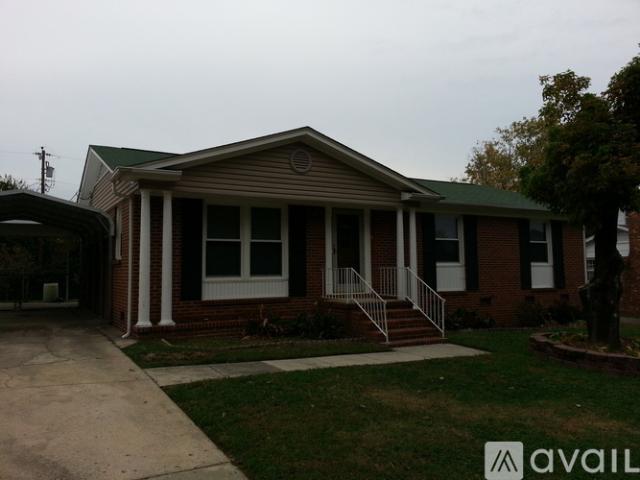 3 BR, 2 BA Apartment 2512 Burgundy Dr, Greensboro, NC 27407