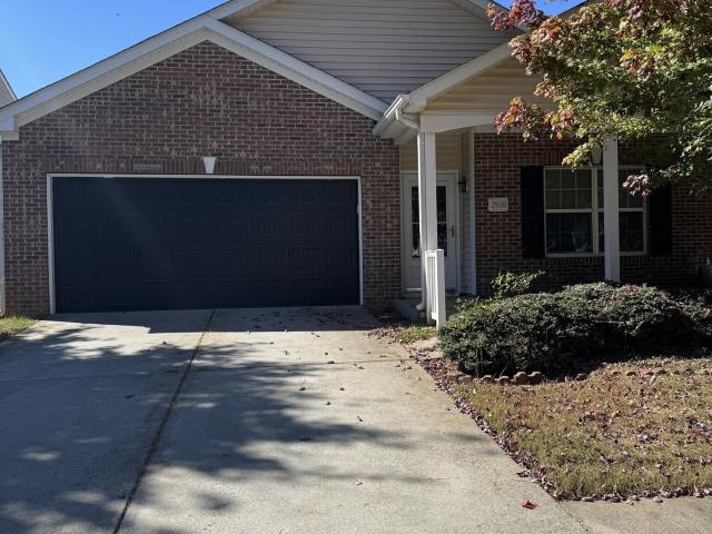 3 BR, 2 BA Apartment 2560 Farm Acres Ct, Winston Salem, NC 27103