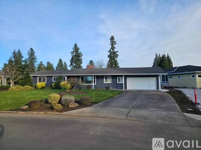 3 BR, 2 BA Apartment 2590 N Maple Ct, Canby, OR 97013