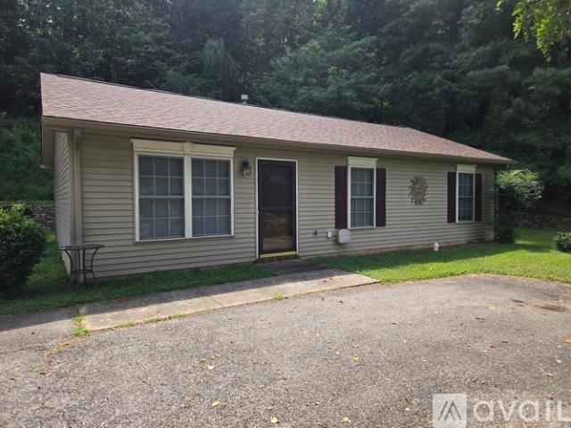 3 BR, 2 BA Apartment 2604 Grandin Rd SW, Roanoke, VA 24015