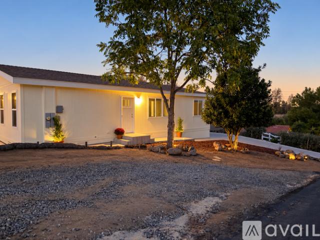 3 BR, 2 BA Apartment 2605 1 2 Kauana Loa Drive, Escondido, CA 92029