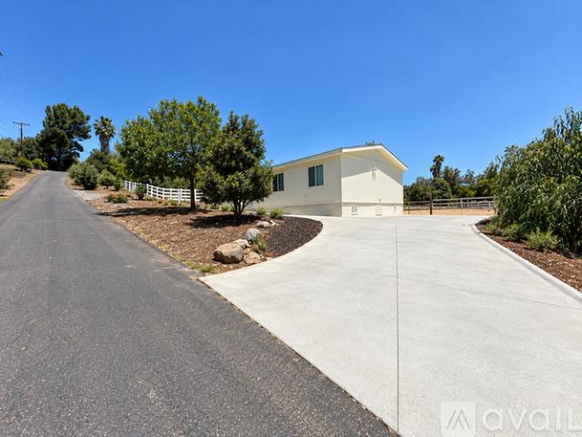 3 BR, 2 BA Apartment 2605 1 2 Kauana Loa Drive, Escondido, CA 92029