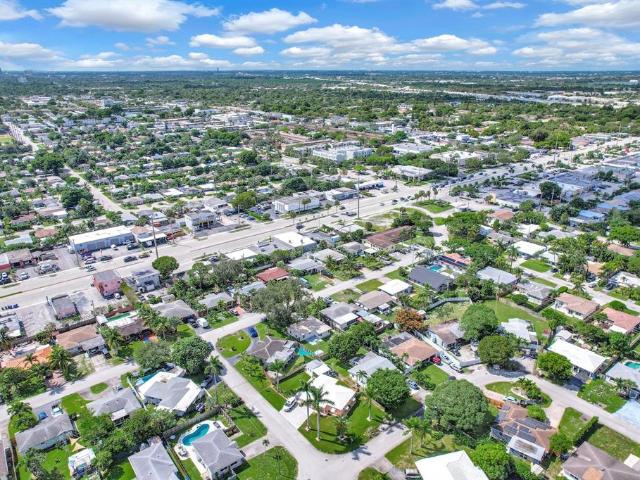3 BR, 2 BA Apartment 261 Northeast 45th Street, Oakland Park, FL 33334
