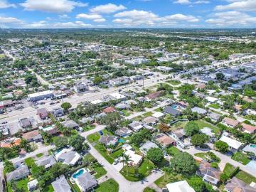 3 BR, 2 BA Apartment 261 Northeast 45th Street, Oakland Park, FL 33334