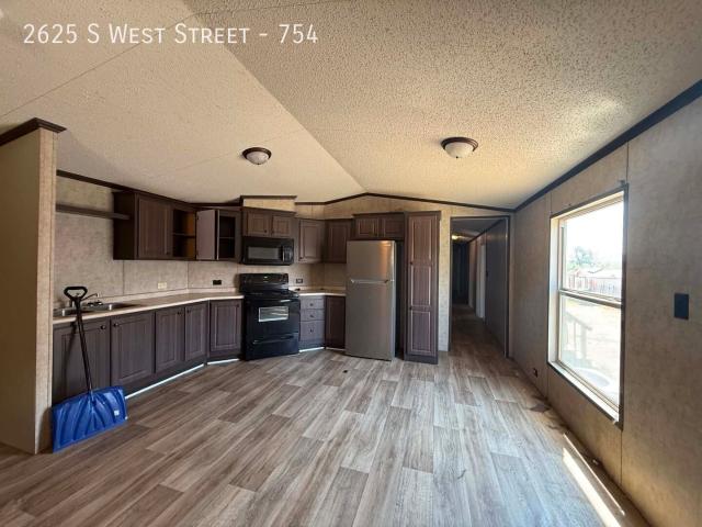 3 BR, 2 BA Apartment 2625 S West Street, Wichita, KS 67217