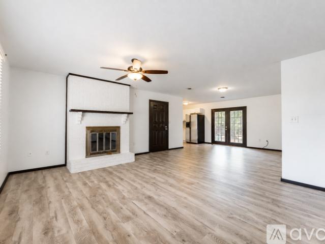 3 BR, 2 BA Apartment 2717 Meadowlark Dr, Fayetteville, AR 72704