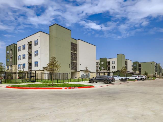 3 BR, 2 BA Apartment 2727 Royal Ln Unit 4312, Dallas, TX 75229