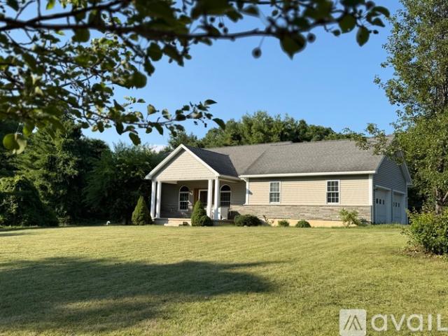 3 BR, 2 BA Apartment 2738 West Lydius Street, Schenectady, NY 12306