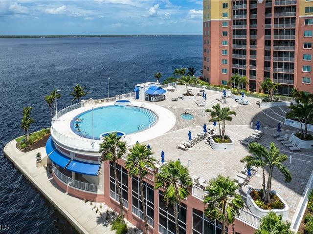 3 BR, 2 BA Apartment 2745 First Street, Fort Myers, FL 33916