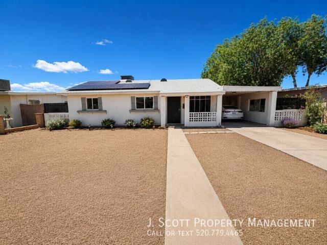 3 BR, 2 BA Apartment 2801 W Glenrosa Ave, Phoenix, AZ 85017
