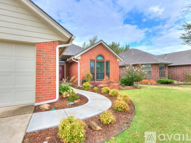 3 BR, 2 BA Apartment 2812 Victoria Drive, Norman, OK 73072