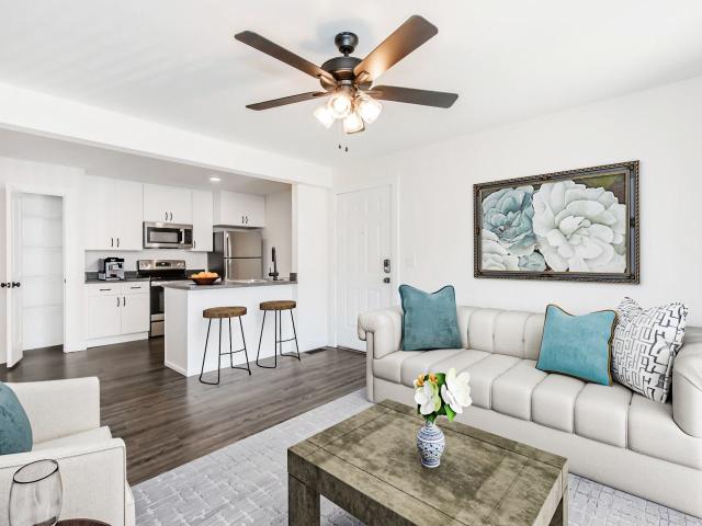 3 BR, 2 BA Apartment 2828 S Nettleton Ave Unit 201, Springfield, MO 65807