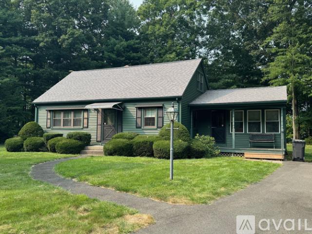 3 BR, 2 BA Apartment 293 Birch Bluffs Dr, Westfield, MA 01085
